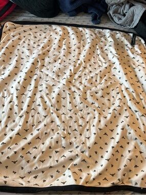 Victoria Beckham x Target Bee Print Baby Blanket Swaddle Crib Nursery One Size